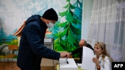 Болгарияда президенттик шайлоонун экинчи туру өтүп жатат. 