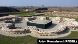 Mbetjet e qytetit të lashtë romak Ulpiana, afër Prishtinës. Pjesa e gërmimeve.