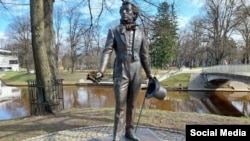 Statua Puškina, koja je uklonjena iz parka u Rigi, biće prebačena u lokalni muzej umjetnosti.