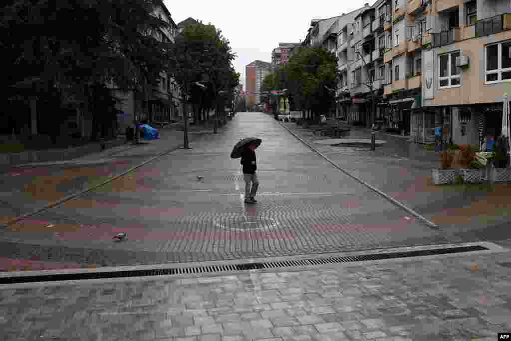 Mitrovica, Kosovo de Nord, 21 aprilie: Duminica trecută au fost alegeri locale în patru orașe cu populație majoritar sârbă. Prezența la vot a fost de sub 50%, prin urmare, alegerile au fost anulate.