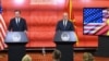 Senatori amerikan, Chris Murphy, (majtas) dhe kryeministri maqedonas, Dimitar Kovaçevski (djathtas) gjatë konferencës për media. Shkup, 26 maj 2023. 