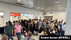 Haos pe aeroportul Henri Coandă (Otopeni) din București, pe 8 iulie 2024.