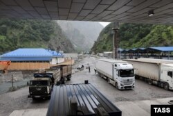ზემო ლარსი. სასაზღვრო გამშვები პუნქტი რუსეთ-საქართველოს საზღვარზე