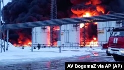 Вынікі ўдараў дронамі ў нафтавыя рэзэрвуары ў Клінцах Белгарадзкай вобласьці Расеі. 19 студзеня 2024 