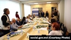 Câștigătorii au fost desemnați de o comisie formată din reprezentanți ai Ministerului Muncii și Protecției Sociale și ai societății civile