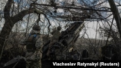 Українські військові біля Мар’їнки на Донеччині, 26 грудня 2023 року