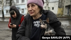 „Trebuia să fi plecat mai devreme”: Soldații ucraineni salvează civilii din Bahmut