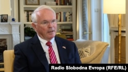 Ambasador SAD Kristofer Hil (Christopher Hill) u intervjuu za Radio Slobodna Evropa, oktobar 2023. 