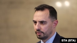 Богдан Богданов е министър на икономиката. 