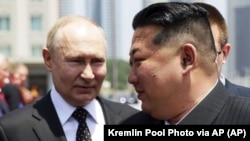 Владимир Путин жана Түндүк Корея башчысы Ким Чен Ын.
