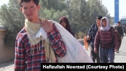 Zyrtarët talibanë në Nimroz thonë se rreth 2.500 emigrantë afganë kthehen në provincë nga Irani çdo ditë.
