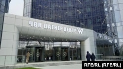Закон також стосується учасників збройних формувань так званих «ДНР» та «ЛНР»