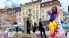 «Міжнародний ярмарок геноциду» – мистецький перформанс, який має на меті продемонструвати подвійні стандарти Європи, Варшава, 6 квітня 2024 року