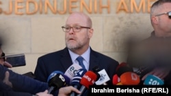 Ambasadori amerikan në Prishtinë, Jeff Hovenier. Fotografi nga arkivi. 