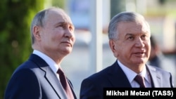 Ресей және Өзбекстан басшылары Владимир Путин (сол жақта) мен Шавкат Мирзияев.
