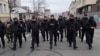 Mai multe persoane care poartă uniformă cu denumirea „Scutul Poporului” au participat la un protest organizat de Partidul Șor în fața Procuraturii Generale, 28 noiembrie 2022. 