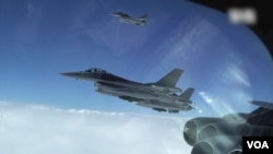 Літак F-16 під час навчань, фото ілюстративне