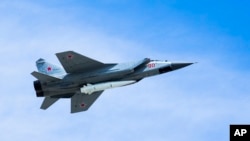 Як повідомили у Повітряних силах ЗСУ, тривога пов’язана зі зльотом у Росії винищувача МіГ-31К, потенційного носія аеробалістичних ракет «Кинджал»