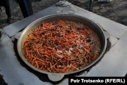 Palawyň düýbi tutulan gazan, Pançşanbe bazary