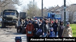 1 травня почалася евакуація цивільних із заводу «Азовсталь» в Маріуполі. Нині триває штурм заводу з боку російських військових