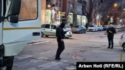 Largohen barrikadat në veri