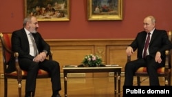 Kryeministri i Armenisë, Nikol Pashinian, dhe presidenti i Rusisë. Vladimir Putin. Dhjetor, 2022. 
