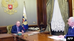  Александр Бастрикин дар назди Владимир Путин гузориш медиҳад 