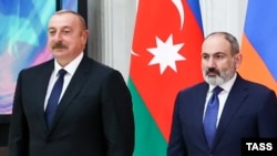 Президент Азербайджана Ильхам Алиев и премьер-министр Армении Никол Пашинян