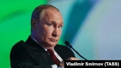 Попередньо, Володимира Путіна запросили взяти участь особисто
