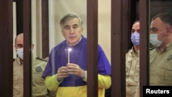 მიხეილ სააკაშვილი ლოცულობს უკრაინისთვის (ფოტო არქივიდან).
