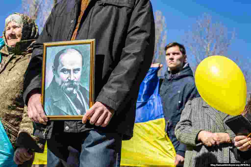 На мітингу в Гагарінському парку зібралося близько 50 осіб