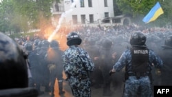 Во Львове празднование Дня Победы потребовало вмешательства стражей порядка
