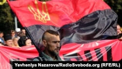 До реєстру заборонених потрапив і червоно-чорний прапор