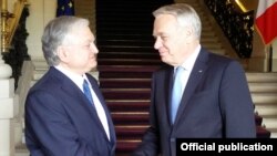 Эдвард Налбандян (слева) Жан-МаркоЭйро, Париж, 12 мая 2016 г.