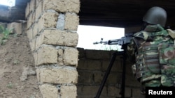 Ադրբեջանական բանակի զինծառայողը դիրքերում, արխիվ