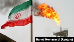 آمریکا اعلام کرد که به هیچ کشوری معافیت خرید نفت ایران را نمی‌دهد و هر کشوری نفتی از ایران بخرد، تحریم خواهد شد.