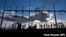 Transmisioni i energjisë elektrike në Obiliq. Fotografi nga arkivi.