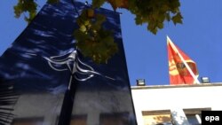 Vidi se da se želi poslati signal partnerima i članicama NATO-a – da su Sjedinjene Američke Države snažno uz NATO: Savo Kentera, predsjednik Atlantskog saveza u Crnoj Gori (na slici: zastava Alijanse i Crne Gore, Podgorica)