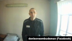 Олег Сенцов голодує у в'язниці від травня (фото за 9 серпня)