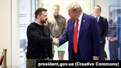 Ukrainanyň prezidenti Wolodymyr Zelenski ABŞ-nyň 45-nji prezidenti Donald Tramp bilen. Nýu-Ýork, 2024-nji ýylyň 27-nji sentýabry