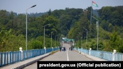 Ինգուրի գետի վրայով կամուրջը Վրաստանի և Աբխազիայի փաստացի սահմանին, արխիվ