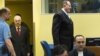 Mićo Stanišić i Stojan Šupljanin ulaze u sudnicu Haškog tribunala, 27. ožujak 2013.