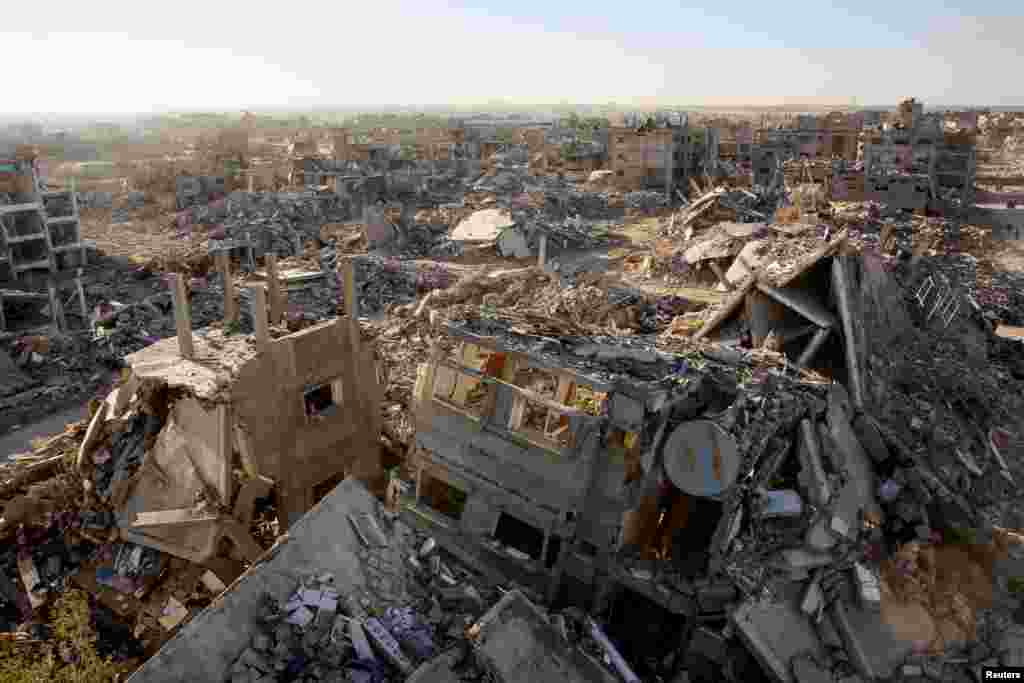 Një tjetër pamje e shkatërrimit të ndërtesave nga bombardimet izraelite në Rafah... Rindërtimi në Rripin e Gazës – nëse armëpushimi arrin në fazën e tij finale – do të merrte kohë disa vite.