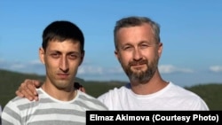 Asan Ahtemov (solda) ve Nariman Celâl (sağda)