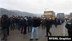 Armenia -- Protesters block a road in Syunik province, December 17, 2020