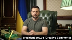 «Десятиліттями вони витрачали мільярди доларів на свій ВПК, а у підсумку пішли на поклон в Тегеран, щоб отримати доволі прості дрони і ракети»