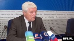 Аляксандар Сурыкаў на прэсавай канфэрэнцыі