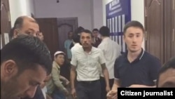 Потерпевшие по делу частного агентства по трудоустройству HUMAN в Ташкенте, 17 сентября 2019 года.