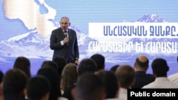 Baş nazir Nikol Paşinyanın Yerevan Dövlət Universitetinin tələbələri ilə görüşü.