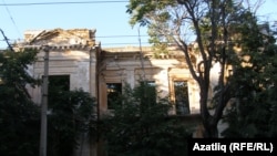 Кырымтатар мәдәният үзәге өчен бирелгән урындагы бинаның сакланып калган дивары
